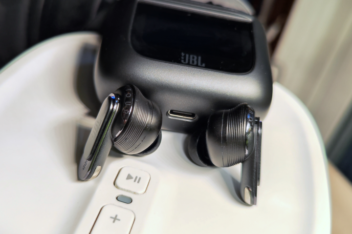 JBL Tour Pro 5™ - Auriculares con cancelación de ruido, pantalla táctil, sonido premium y mucho más 💥